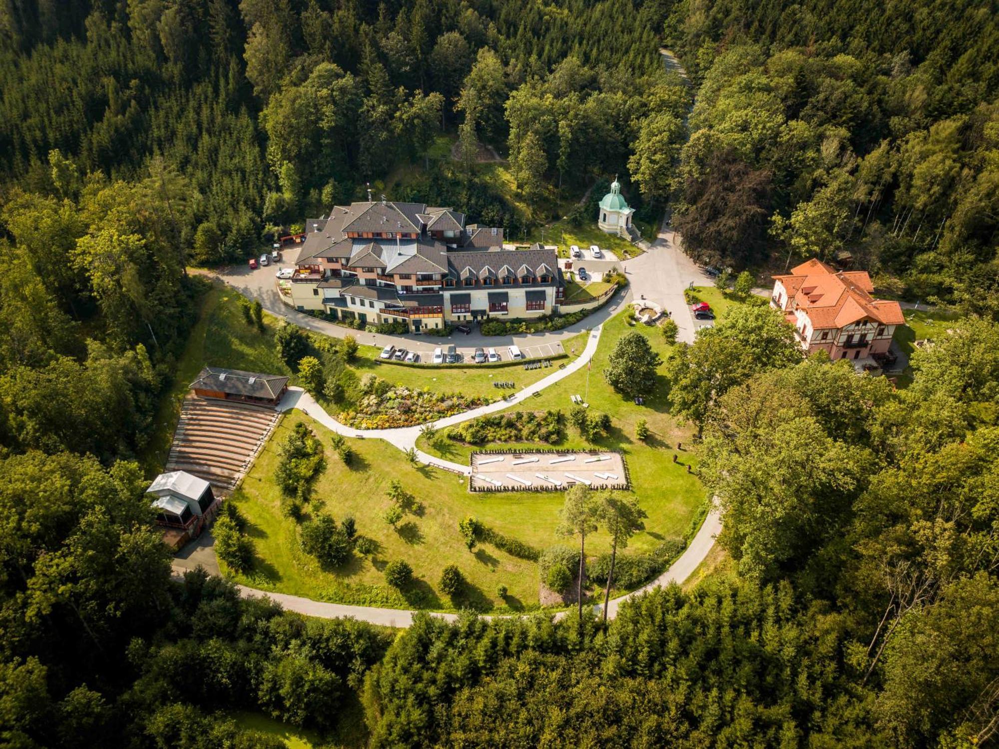 Hotel Studanka Рихнов-над-Кнежноу Экстерьер фото
