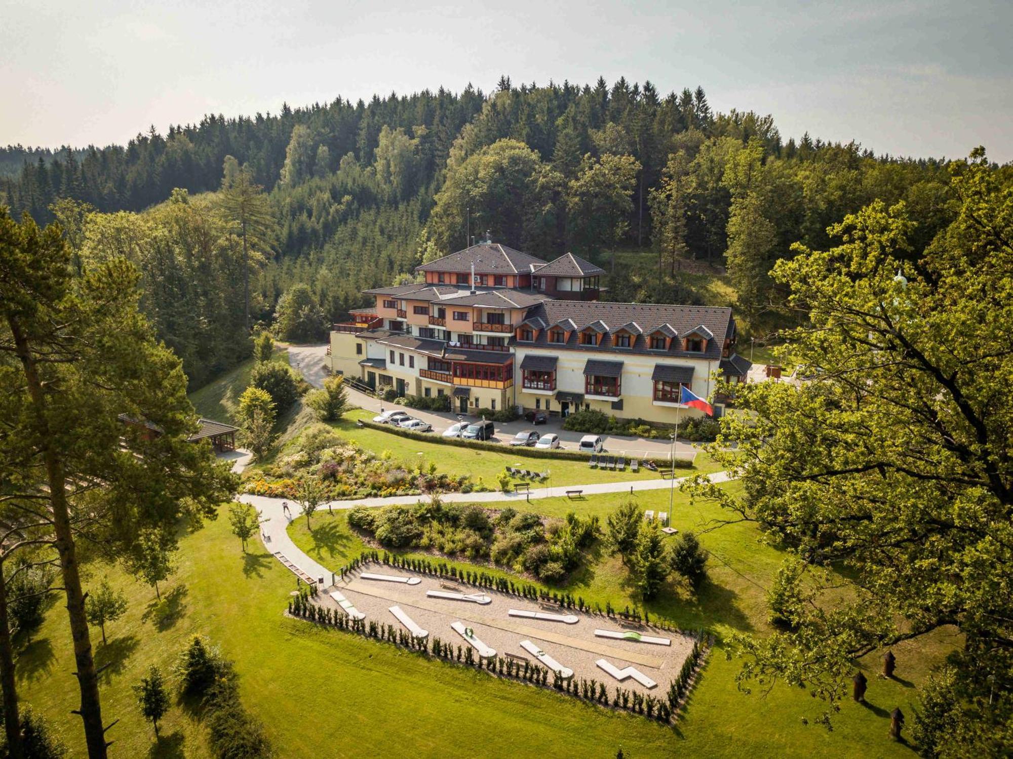 Hotel Studanka Рихнов-над-Кнежноу Экстерьер фото